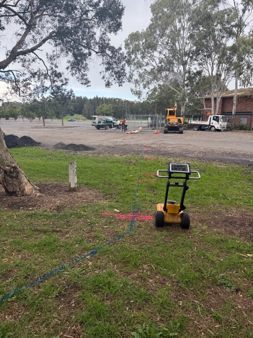 Site image with expert working and equipment